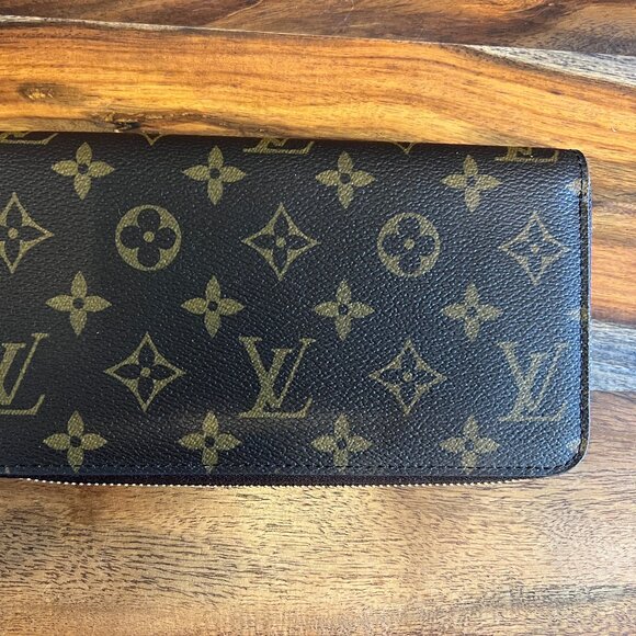LOUIS VUITTON 2023 Christmas Animation Vivenne Skating Long Zippy Wallet - Picture 5 of 10